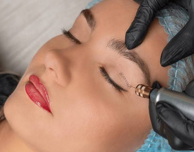 Preenchimento facial avançado na GK Estética Florianópolis - Santa Catarina: Realce de lábios, olheiras, maçãs do rosto e sulcos nasogenianos com técnicas avançadas e resultados duradouros